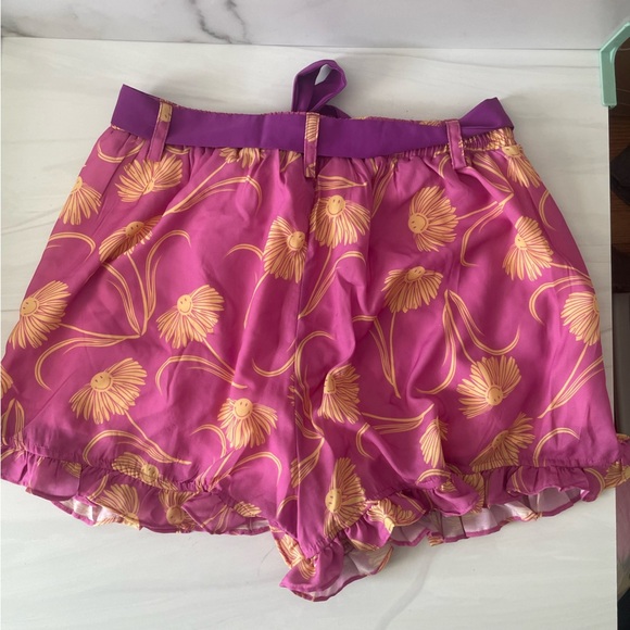 Unique Vintage x Smiley Pink Floral Smiley Faced Belted Shorts- Size Large- NWT - Picture 5 of 10